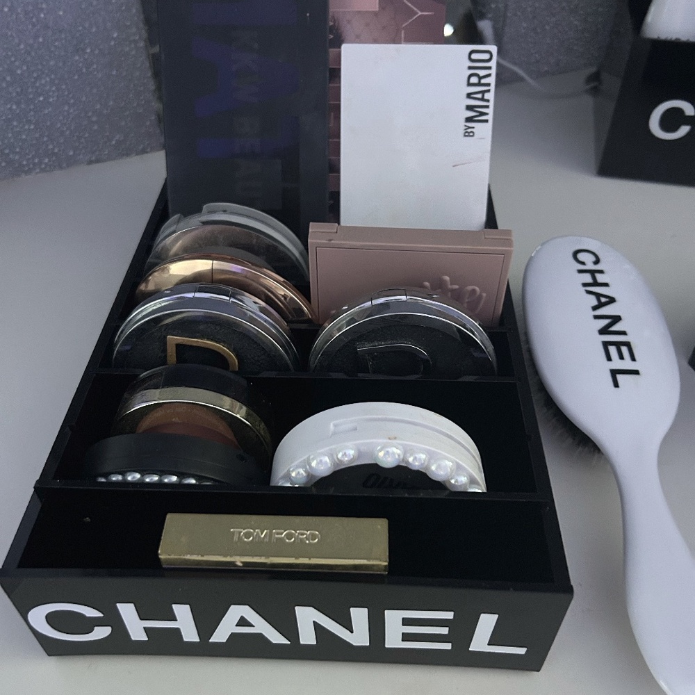 Tray 7x9” removable slots for compact makeup white lettering/blk shinny  acrylic